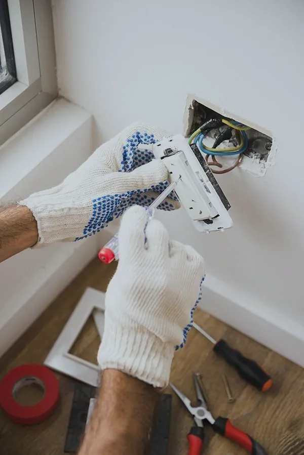 Sustitución de un mecanismo eléctrico en la pared